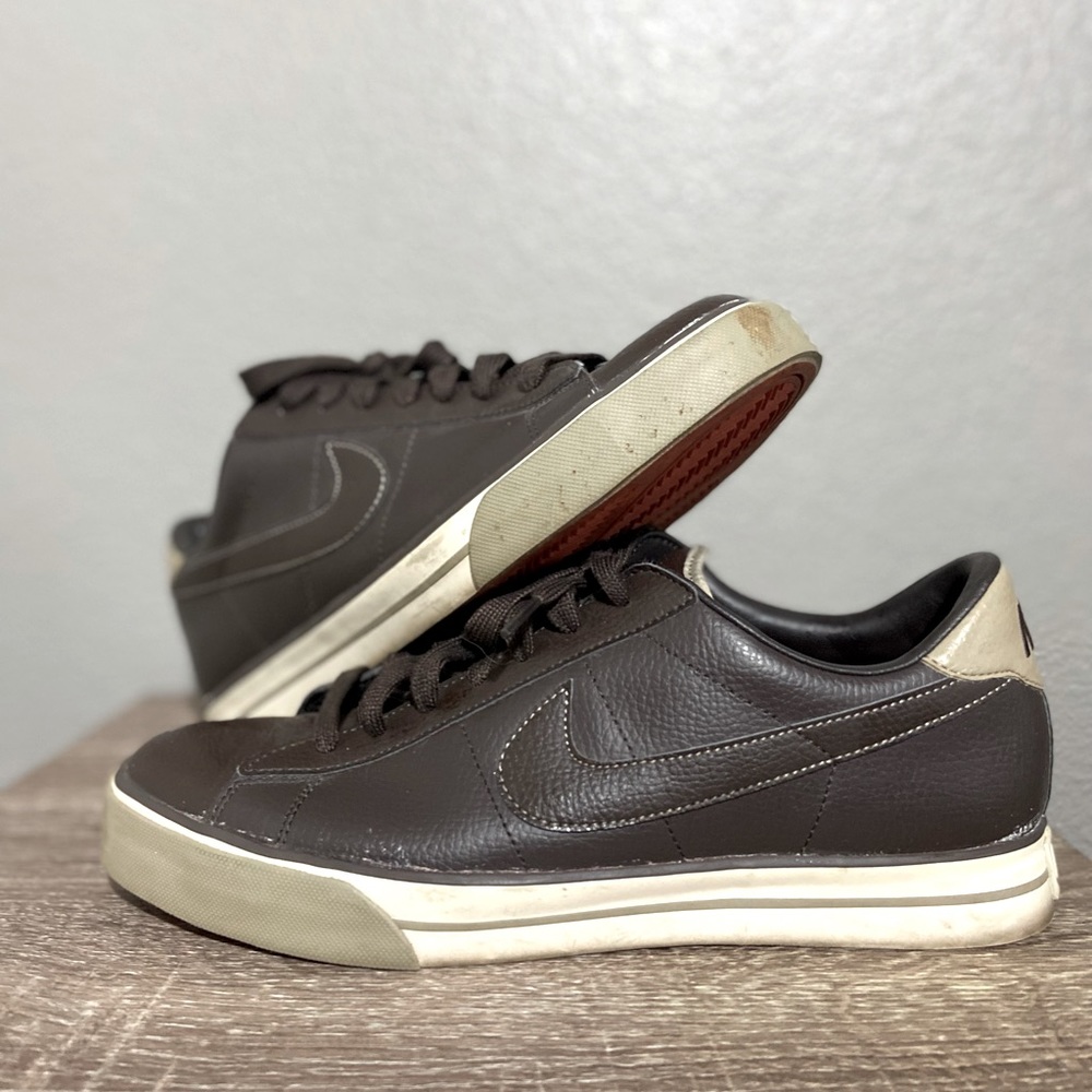 Nike low top causal shoes. Brown 9.5